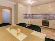 How to avoid distortion when using a wide-angle lens for hotel photoshoots