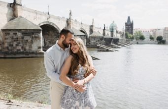 Marriage Proposal on Charles Bridge in Prague: A Romantic Guide