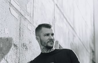 Mastering Tinder Photography: A Professional Guide