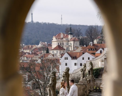 CandidYES: Surprise Proposal Photography in Prague Explained How to Choose the Perfect Location for Your Pre-Wedding Shoot
