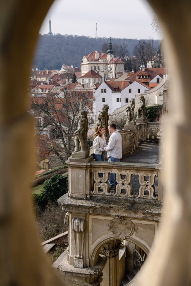 1romantic-proposal-under-prague-castle--scaled How to Choose the Perfect Location for Your Pre-Wedding Shoot