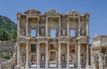 Photographers in Selçuk: Ephesus Views & Engagement Shoots Selçuk