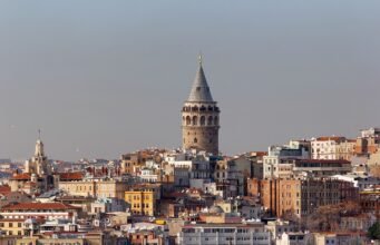 Photographers in Galata, Istanbul: Photo Spots & Booking Tips Galata, Istanbul