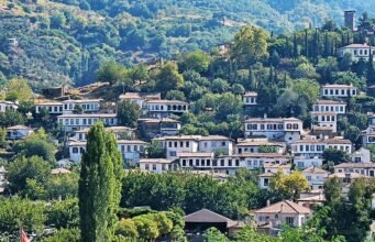 Photographers in Şirince: Village Photo Spots & Booking Tips Şirince