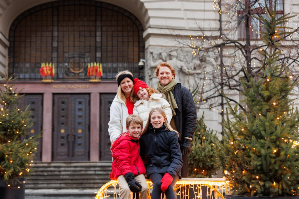 Family photoshoot at the Prague Christmas market