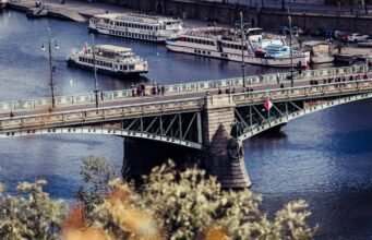 Čech Bridge, Prague: Art Nouveau Bridge and Photo Guide Čech Bridge, Prague