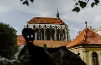 Franciscan Garden, Prague: A Quiet Oasis by Wenceslas Square Franciscan Garden, Prague